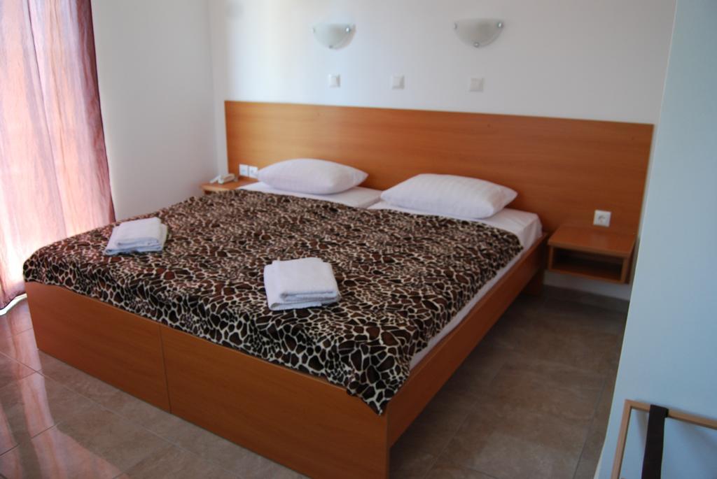 Hotel Ledras Gennadi Quarto foto